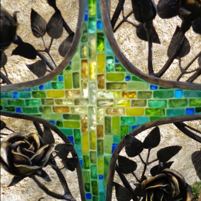 Grabkreuz - Bronze mit Mosaik, Detail